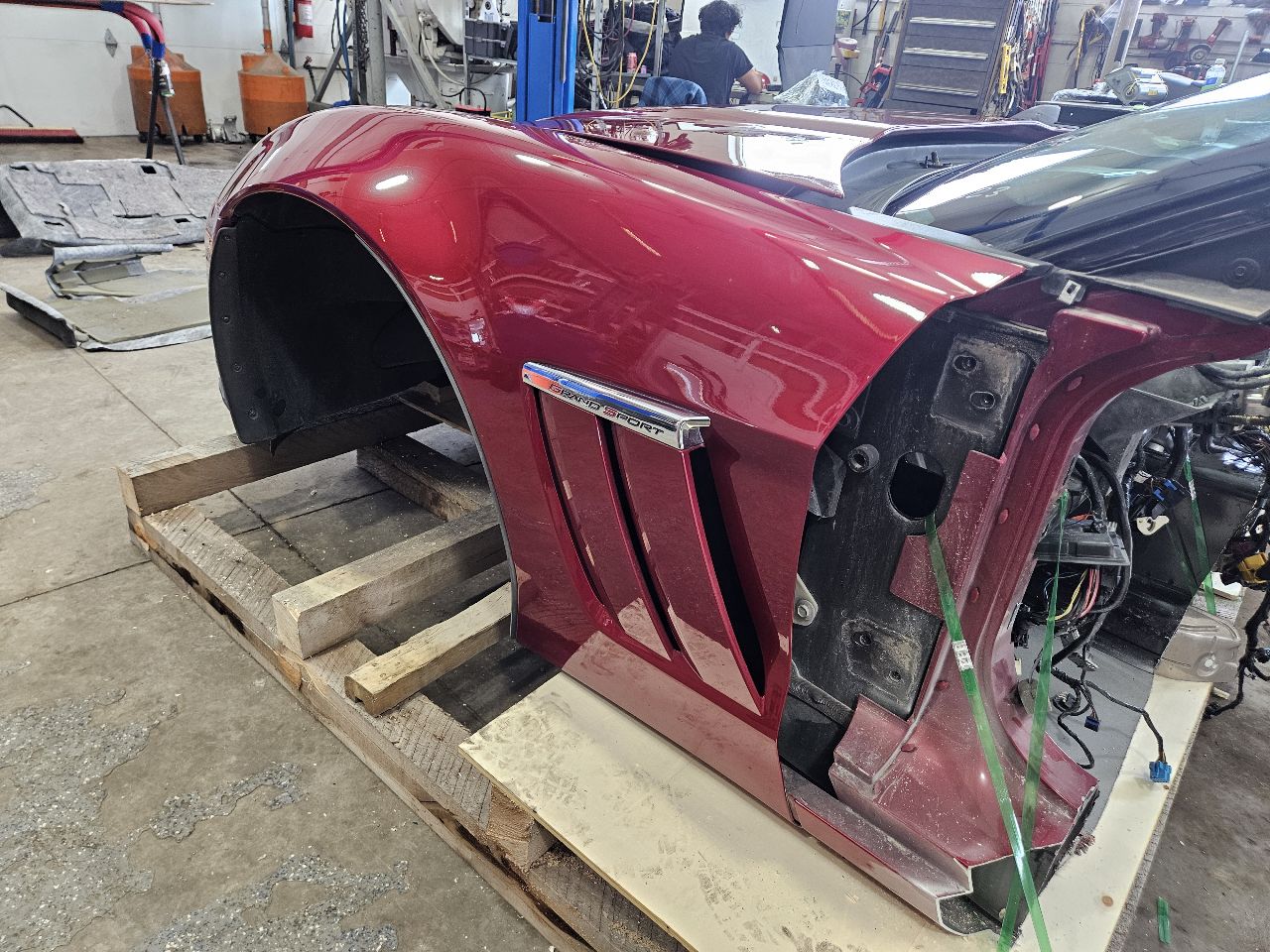 2011 CORVETTE FRONT CLIP CUT BEHIND A PILLAR 89U 27891 - image 10