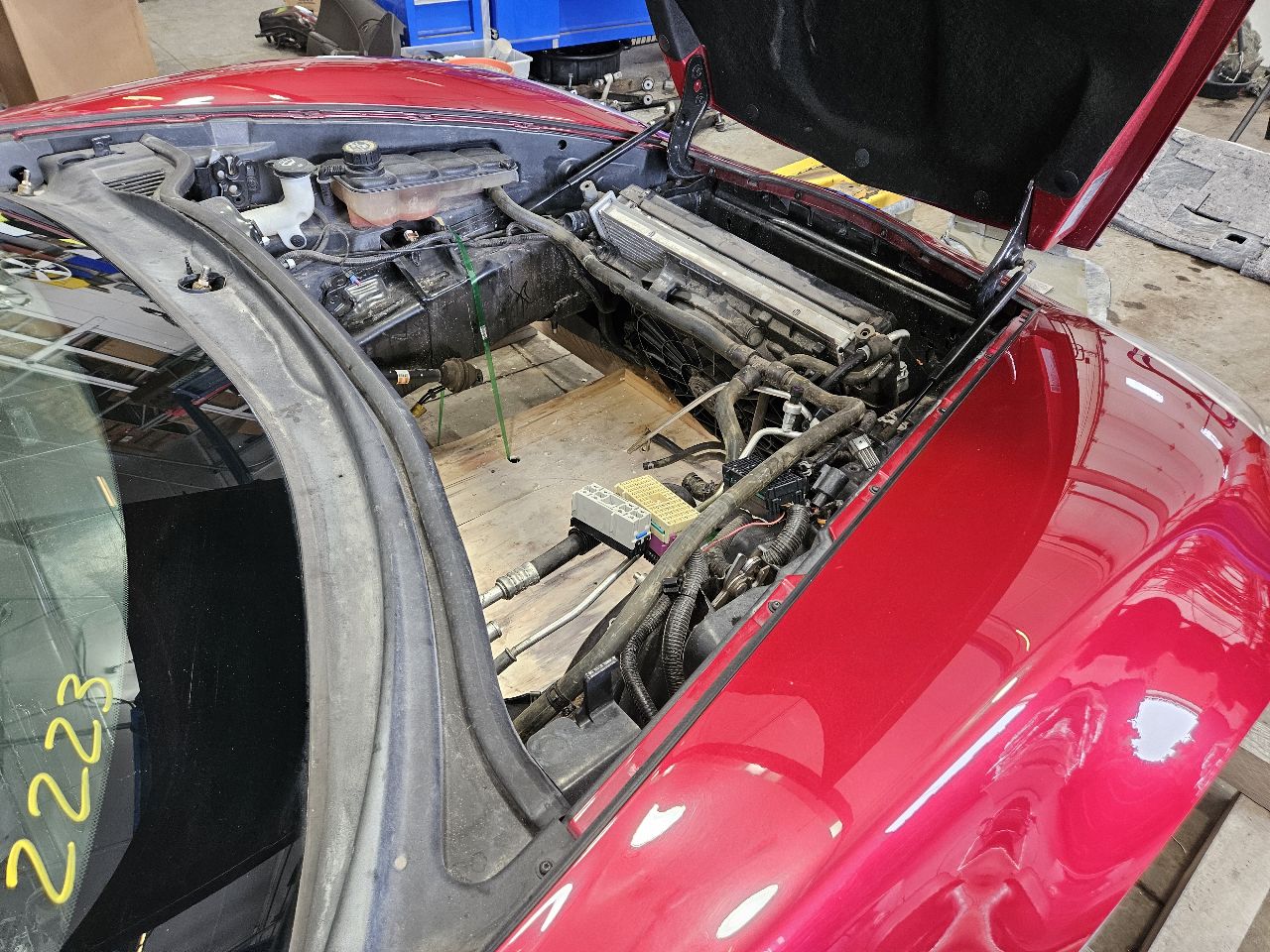 2011 CORVETTE FRONT CLIP CUT BEHIND A PILLAR 89U 27891 - image 1