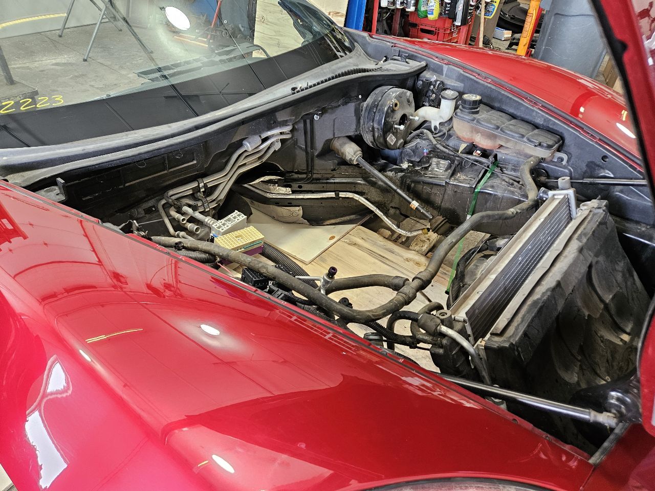 2011 CORVETTE FRONT CLIP CUT BEHIND A PILLAR 89U 27891 - image 3
