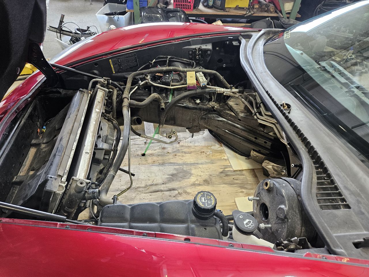 2011 CORVETTE FRONT CLIP CUT BEHIND A PILLAR 89U 27891 - image 4