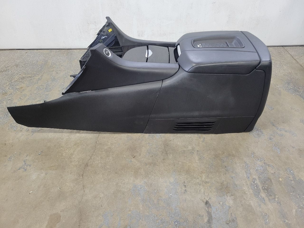 2015 ESCALADE PLATINUM CENTER CONSOLE W/COOLER 27936 - image 1