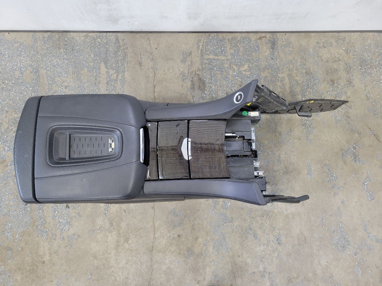 2015 ESCALADE PLATINUM CENTER CONSOLE W/COOLER 27936 - image 3
