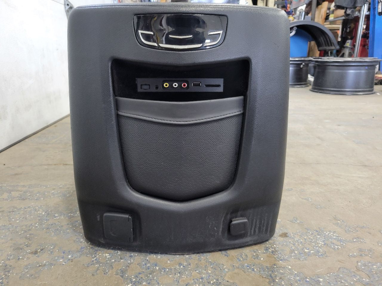 2015 ESCALADE PLATINUM CENTER CONSOLE W/COOLER 27936 - image 6