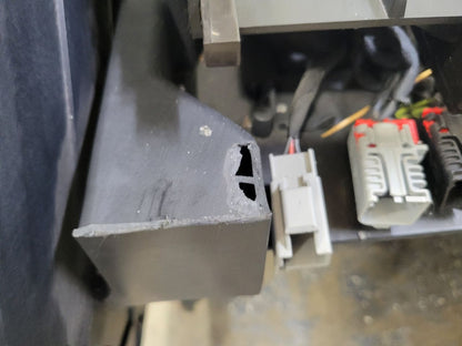2015 ESCALADE PLATINUM CENTER CONSOLE W/COOLER 27936 - image 9
