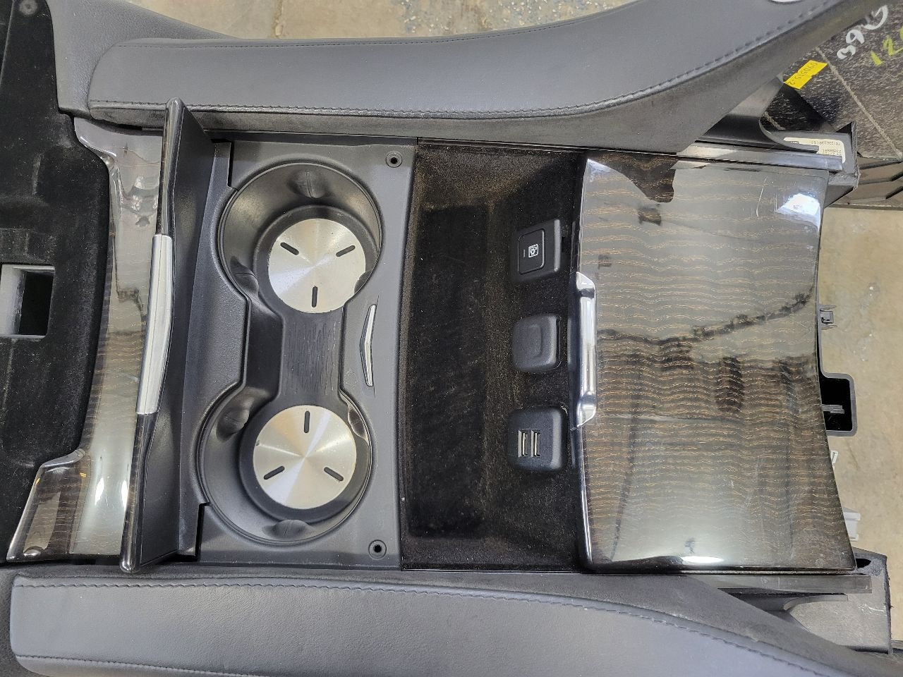 2015 ESCALADE PLATINUM CENTER CONSOLE W/COOLER 27936 - image 13