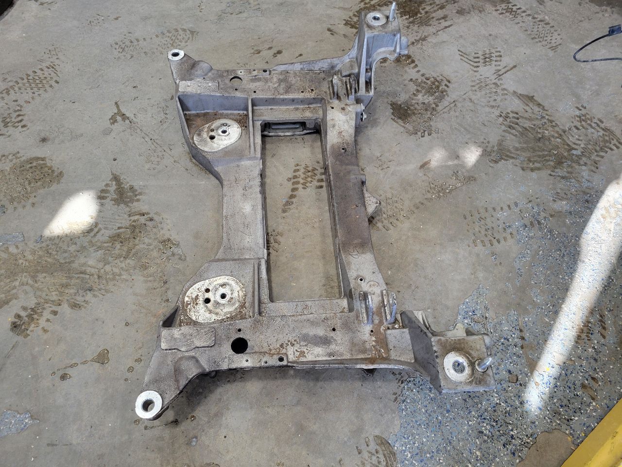 2011 CORVETTE FRONT ENGINE CROSSMEMBER K FRAME 27941 - image 1