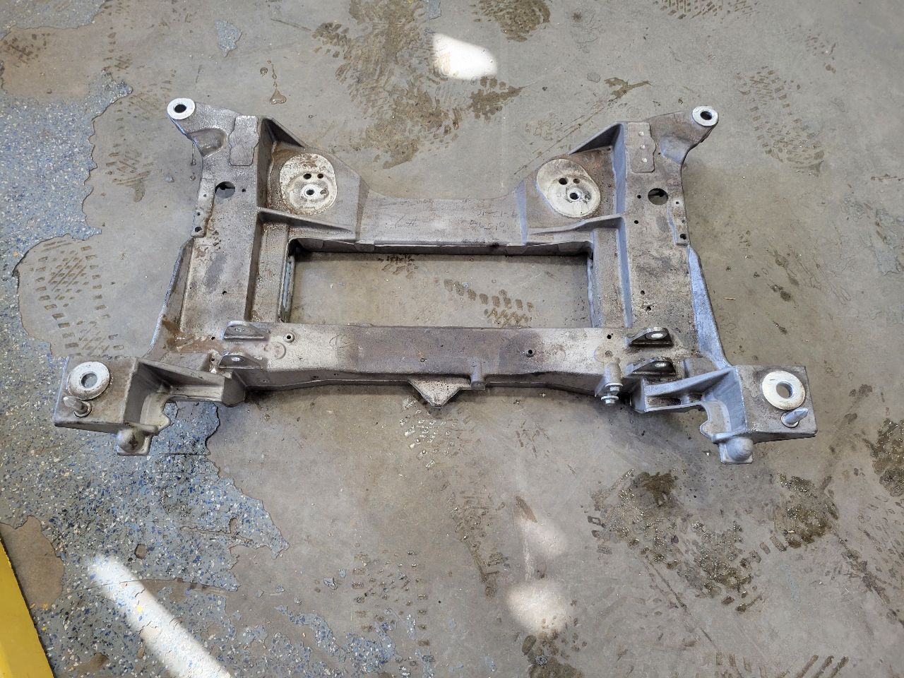 2011 CORVETTE FRONT ENGINE CROSSMEMBER K FRAME 27941 - image 2