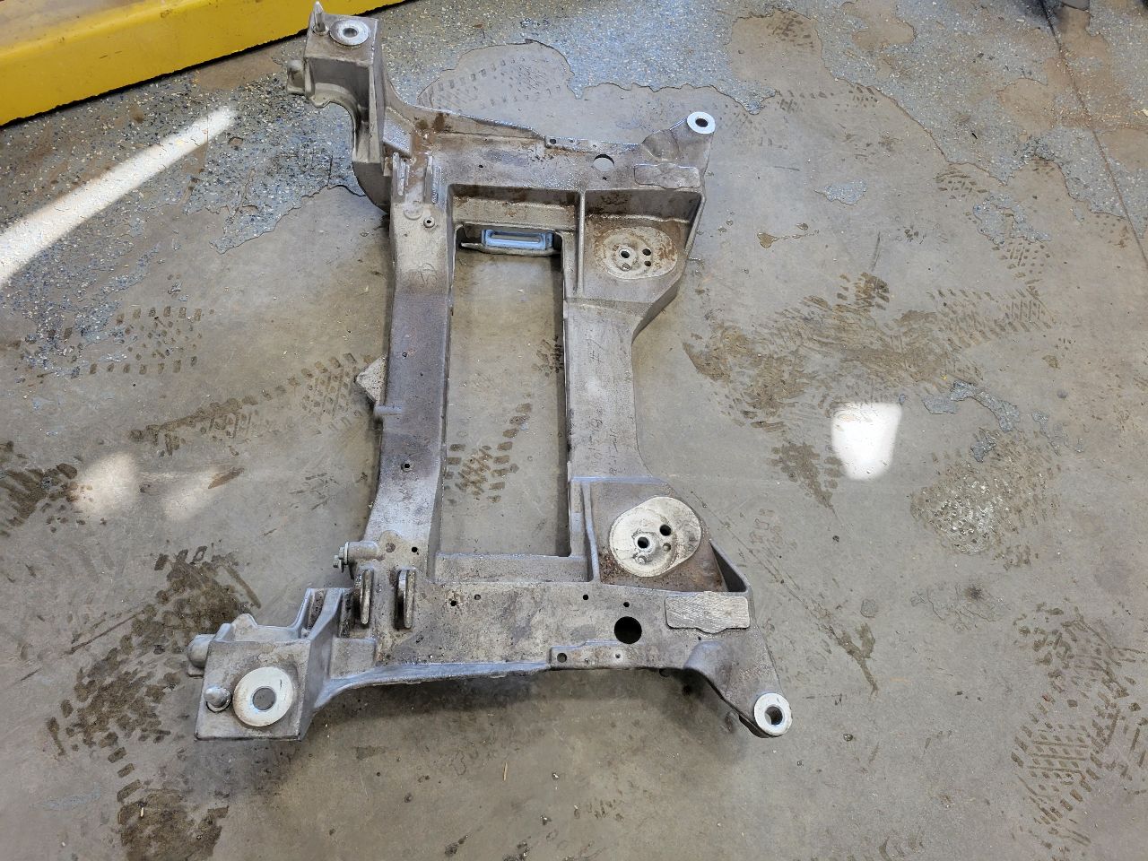2011 CORVETTE FRONT ENGINE CROSSMEMBER K FRAME 27941 - image 3