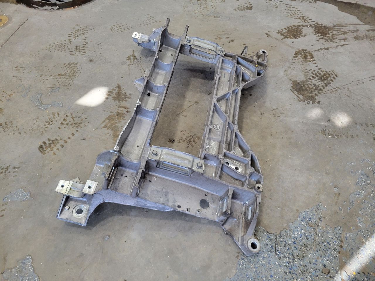 2011 CORVETTE FRONT ENGINE CROSSMEMBER K FRAME 27941 - image 7
