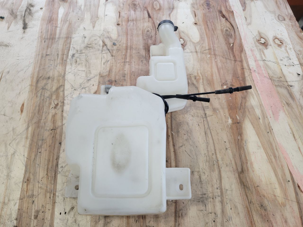 2011 CORVETTE WINDSHIELD WASHER FLUID BOTTLE 27949 - image 1