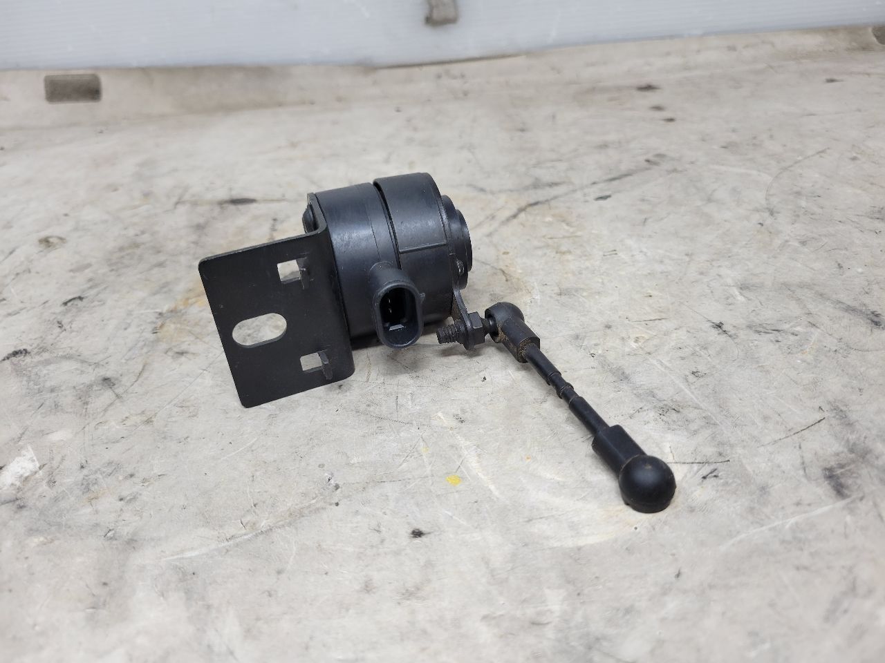 2011 CORVETTE FRONT LH RIDE HEIGHT SENSOR 25348414 27954 - image 4