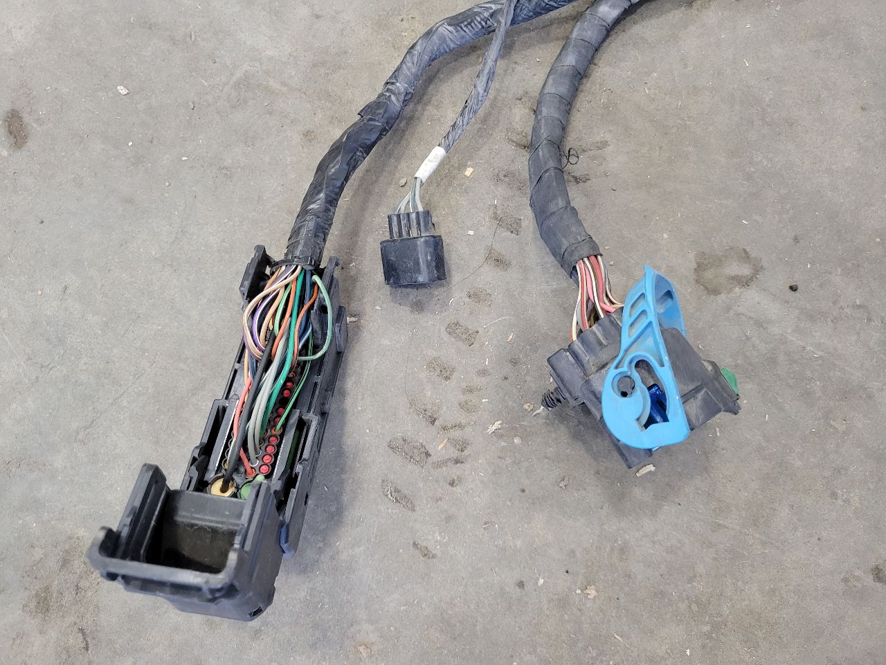 2011 CORVETTE ENGINE TO TRANSMISSION WIRE HARNESS 27958 - image 2