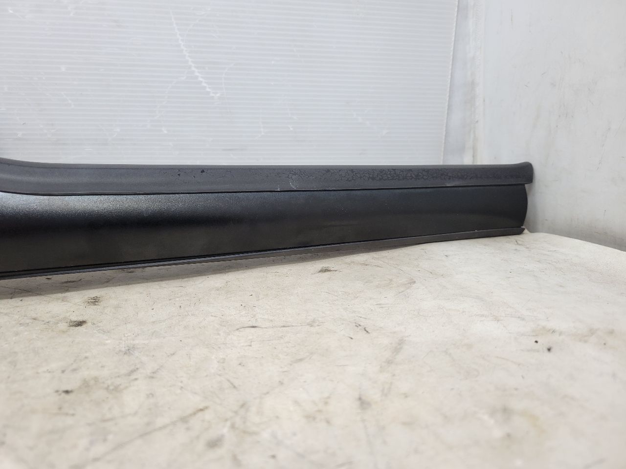 2011 CORVETTE RH PASSENGER EXTERIOR A PILLAR TRIM 27966 - image 3