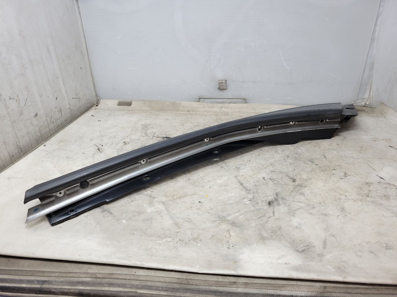2011 CORVETTE RH PASSENGER EXTERIOR A PILLAR TRIM 27966 - image 10