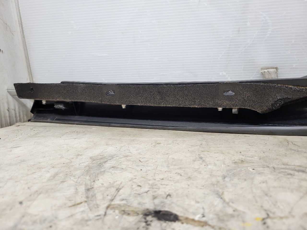 2011 CORVETTE RH PASSENGER EXTERIOR A PILLAR TRIM 27966 - image 14