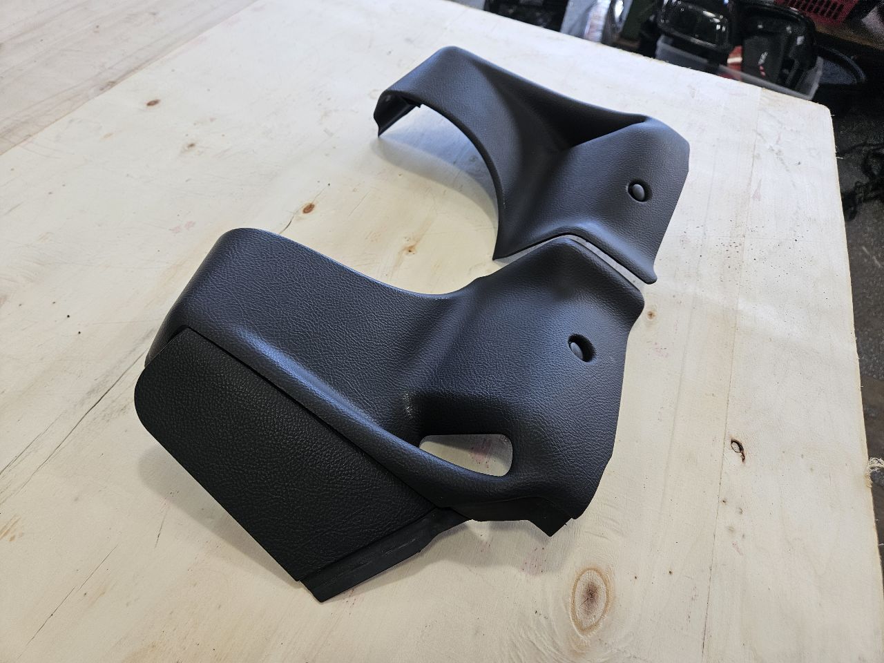 2011 CORVETTE B PILLAR SEAT BELT TRIM COVERS PAIR 27989 - image 3