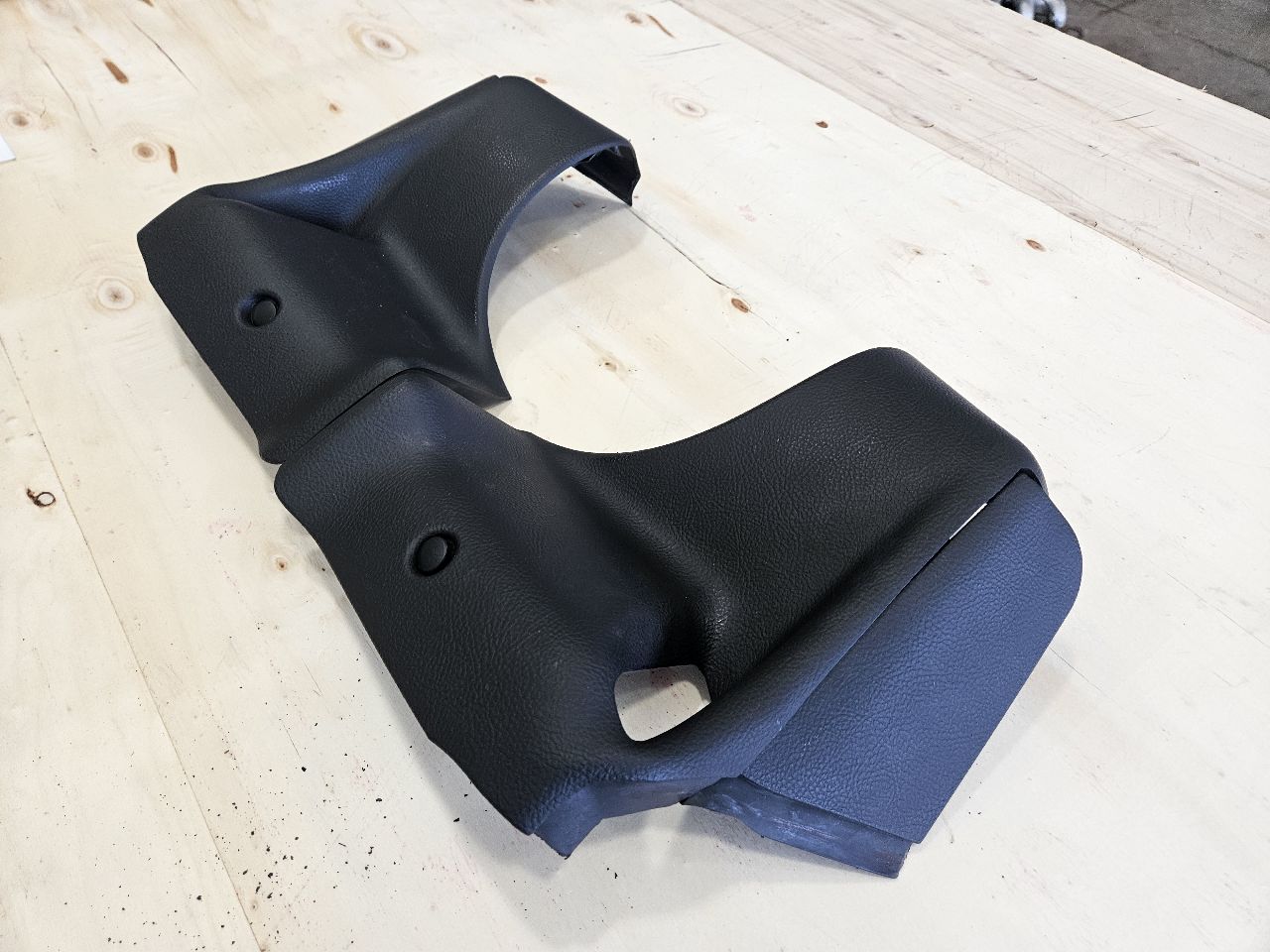 2011 CORVETTE B PILLAR SEAT BELT TRIM COVERS PAIR 27989 - image 4