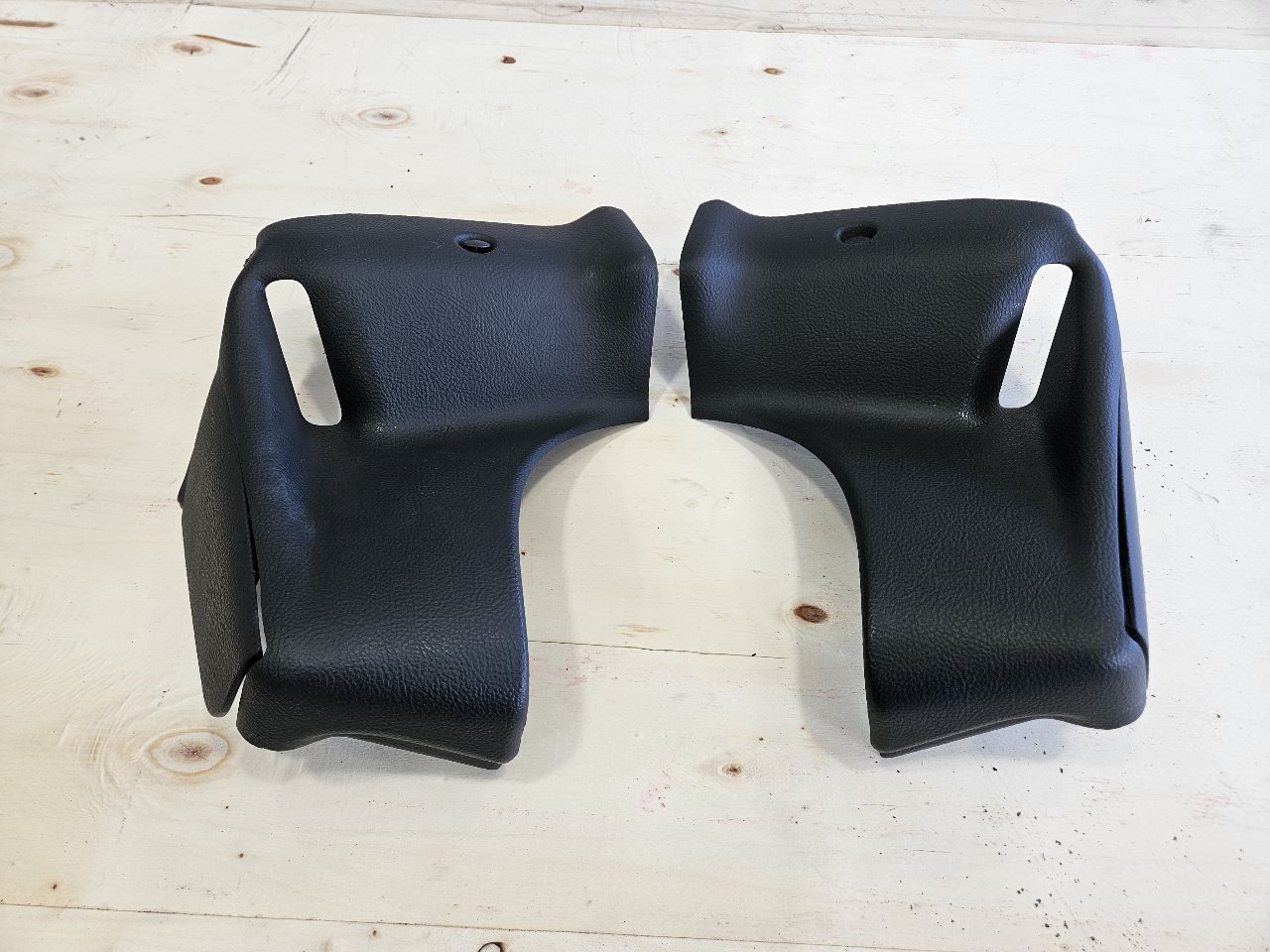 2011 CORVETTE B PILLAR SEAT BELT TRIM COVERS PAIR 27989 - image 5