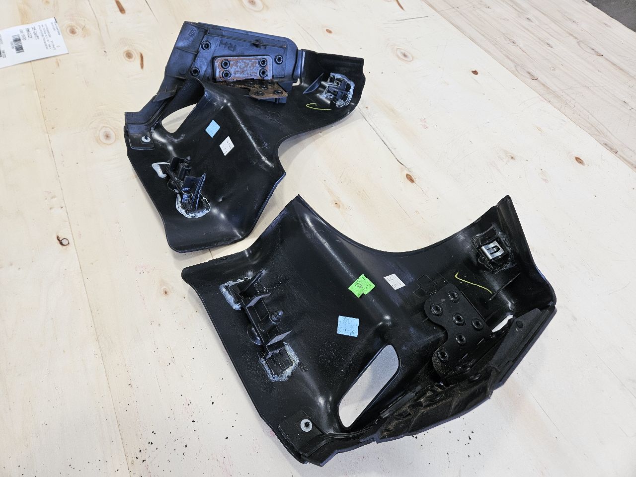 2011 CORVETTE B PILLAR SEAT BELT TRIM COVERS PAIR 27989 - image 11