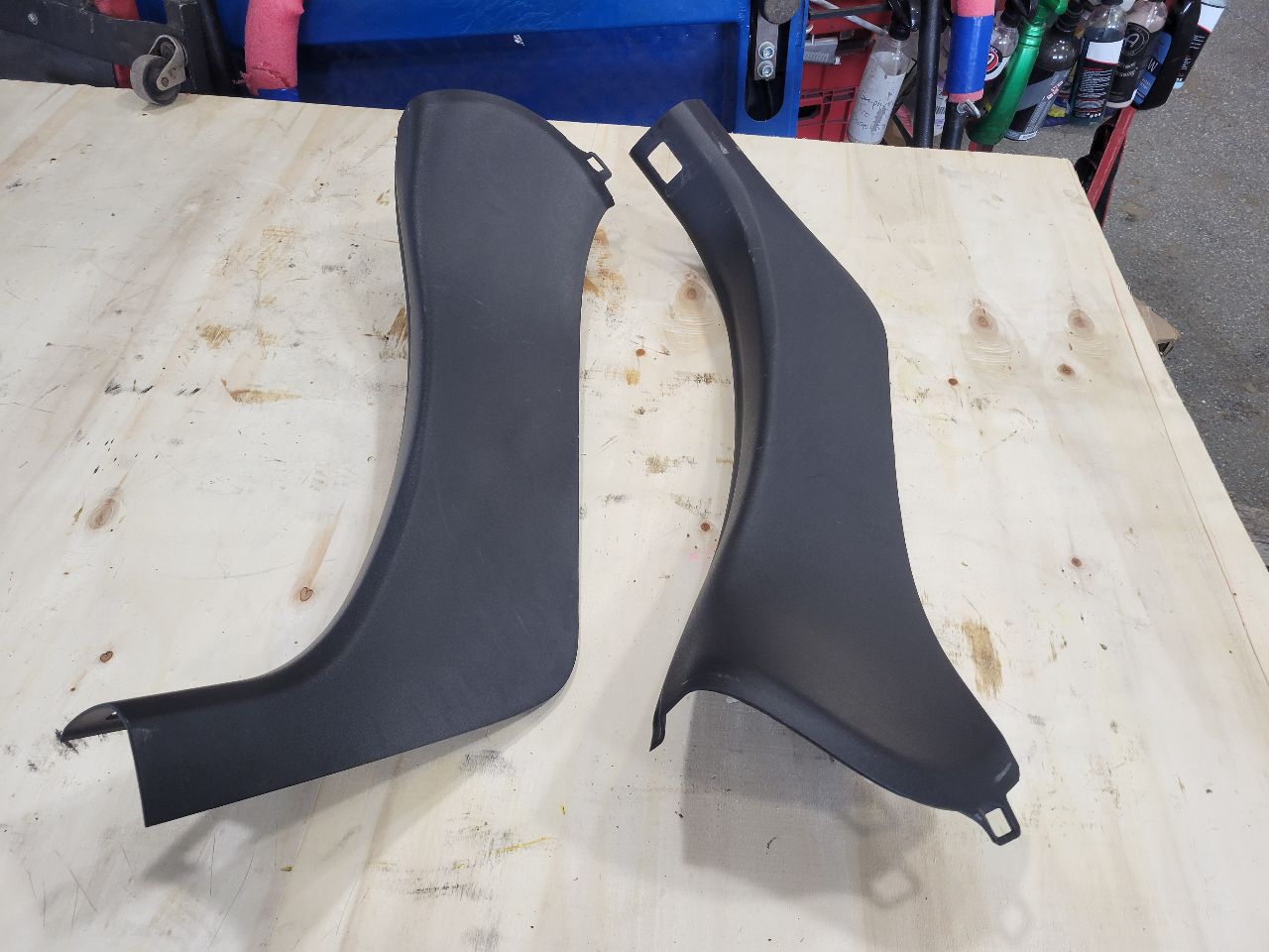 2011 CORVETTE B PILLAR SEAT BELT TRIM COVERS PAIR 27989 - image 16