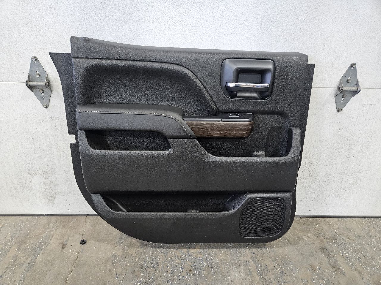 2017 SIERDEN15 LH REAR DOOR TRIM PANEL CREW CAB BLK 28030 - image 1