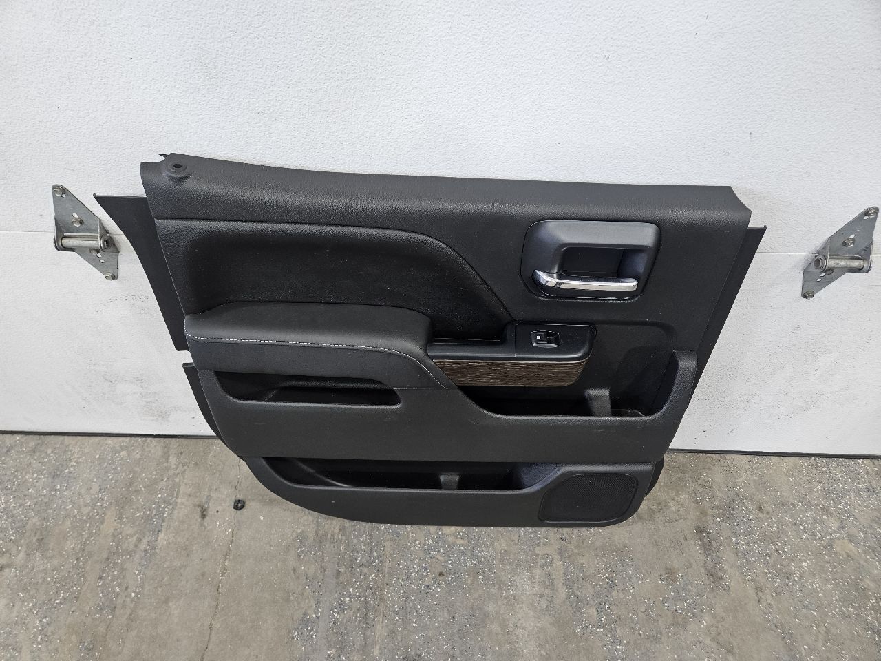 2017 SIERDEN15 LH REAR DOOR TRIM PANEL CREW CAB BLK 28030 - image 2