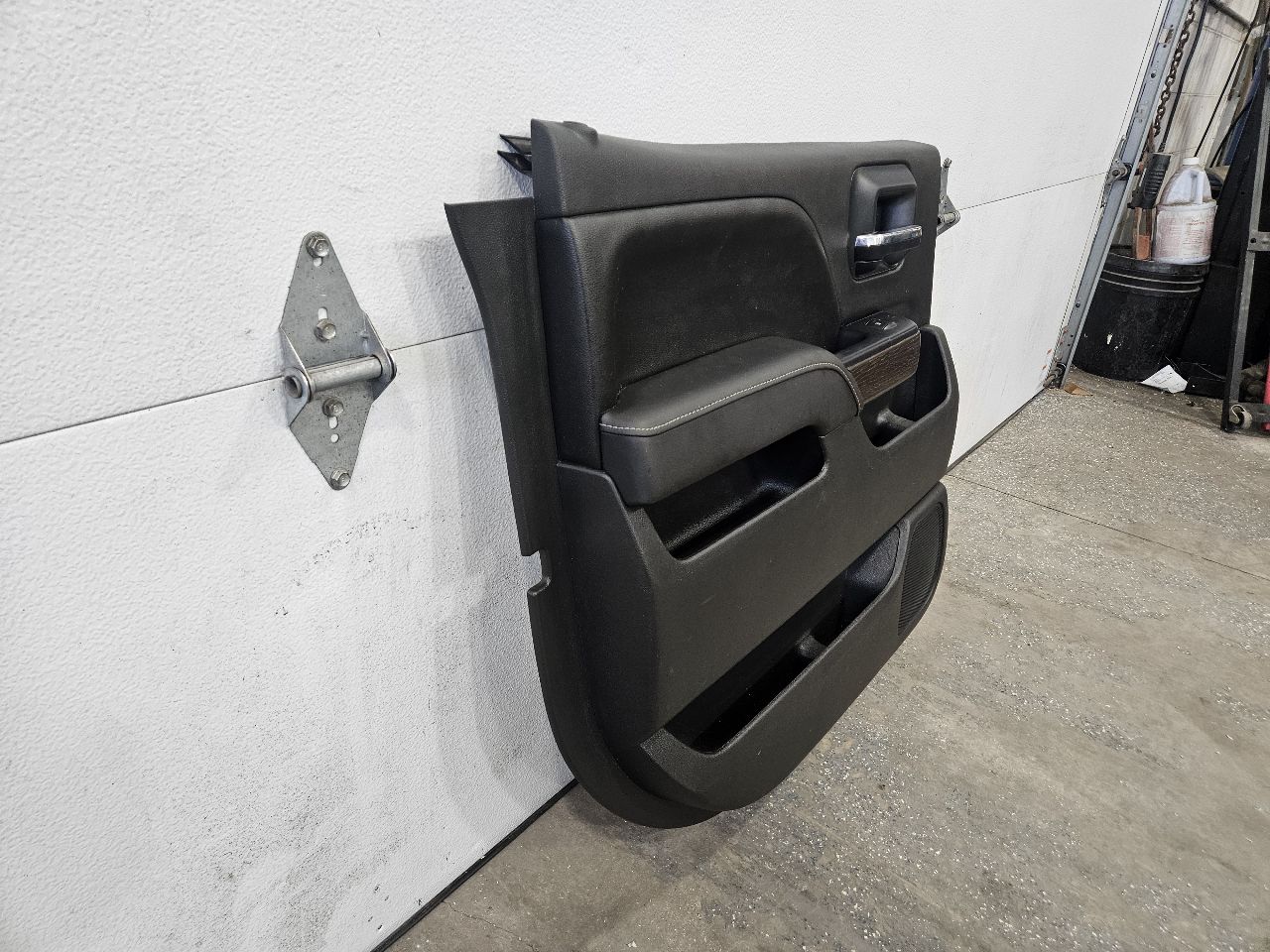 2017 SIERDEN15 LH REAR DOOR TRIM PANEL CREW CAB BLK 28030 - image 3