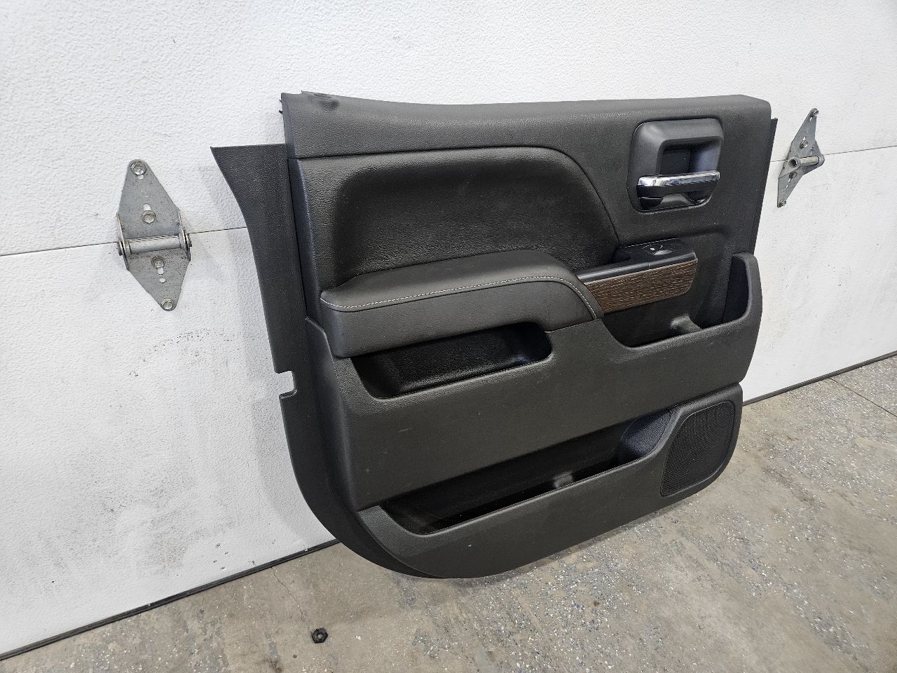 2017 SIERDEN15 LH REAR DOOR TRIM PANEL CREW CAB BLK 28030 - image 4