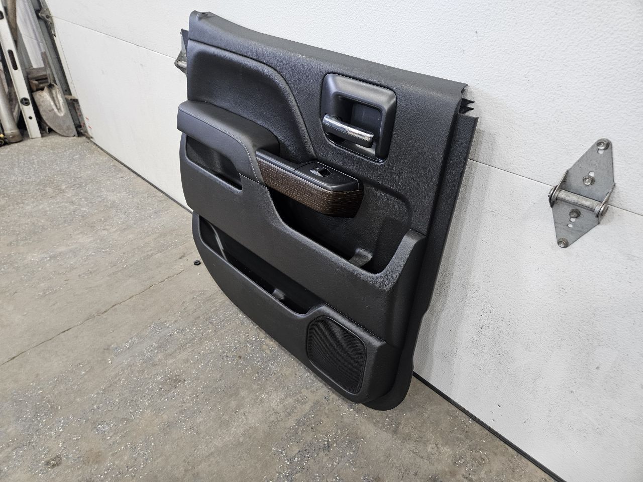 2017 SIERDEN15 LH REAR DOOR TRIM PANEL CREW CAB BLK 28030 - image 5
