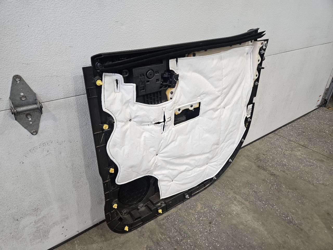 2017 SIERDEN15 LH REAR DOOR TRIM PANEL CREW CAB BLK 28030 - image 10