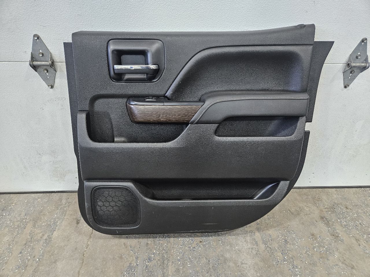 2017 SIERDEN15 RH REAR DOOR TRIM PANEL CREW CAB BLK 28031 - image 1