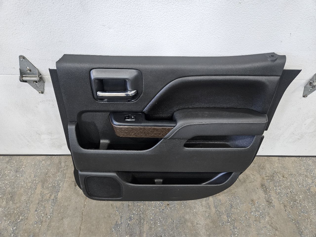 2017 SIERDEN15 RH REAR DOOR TRIM PANEL CREW CAB BLK 28031 - image 2