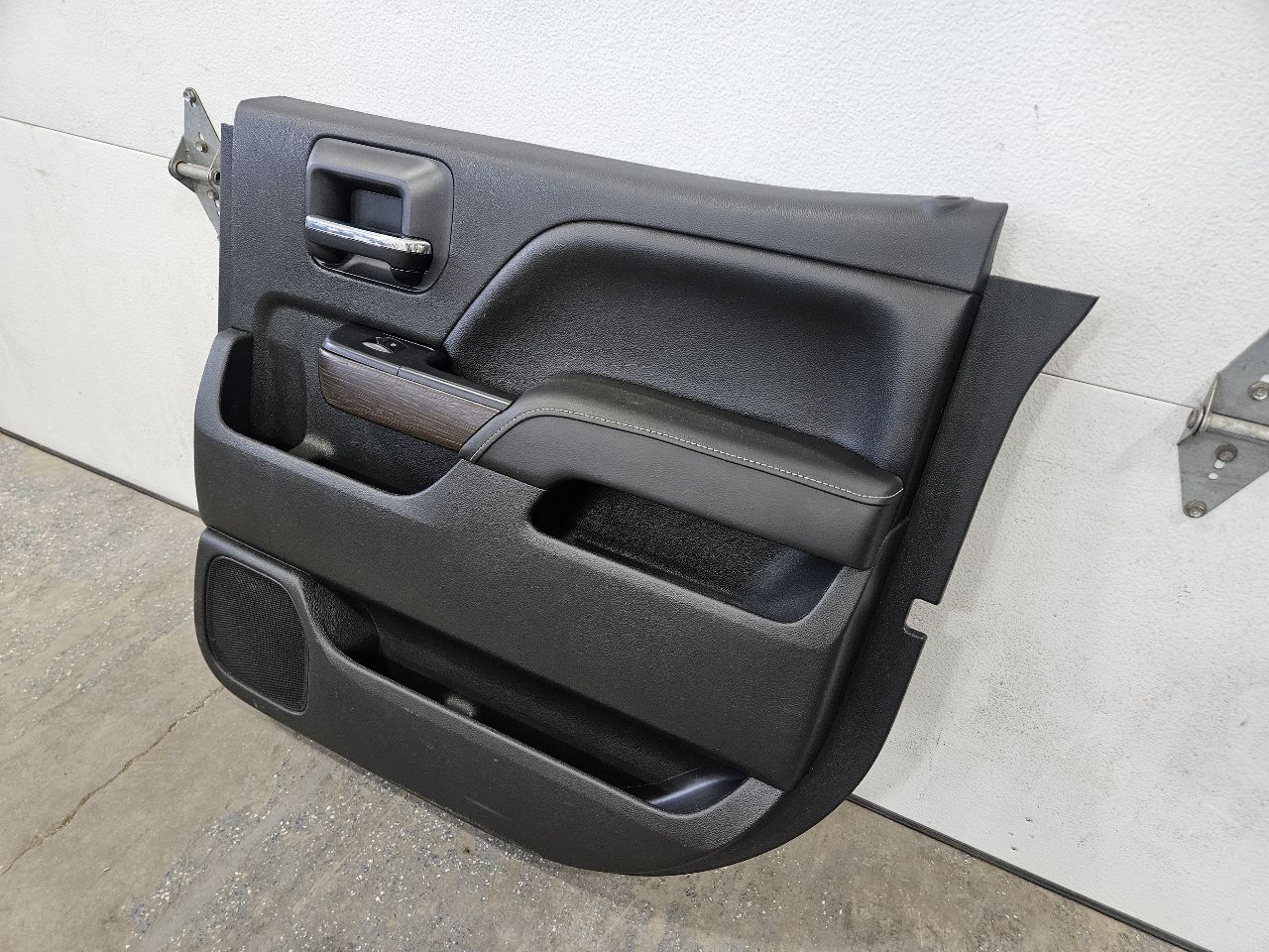 2017 SIERDEN15 RH REAR DOOR TRIM PANEL CREW CAB BLK 28031 - image 4