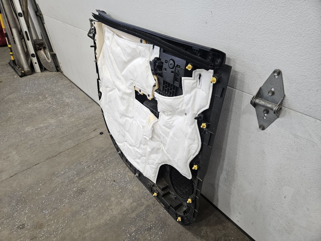 2017 SIERDEN15 RH REAR DOOR TRIM PANEL CREW CAB BLK 28031 - image 9