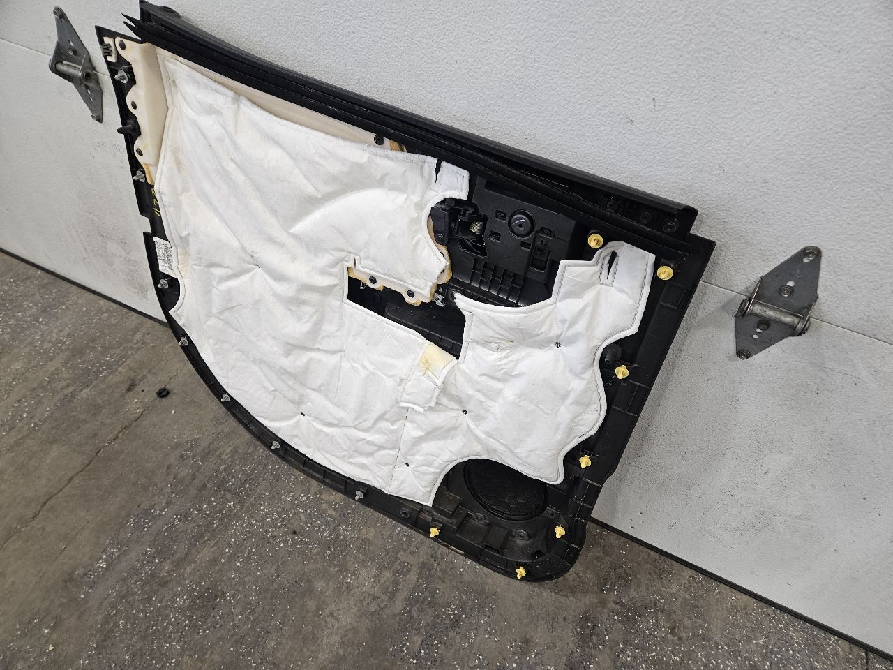 2017 SIERDEN15 RH REAR DOOR TRIM PANEL CREW CAB BLK 28031 - image 10