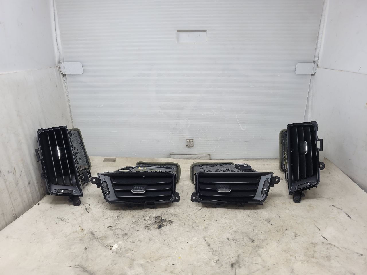 2017 SIERDEN15 SET OF 4 DASH VENTS LH RH 28032 - image 1