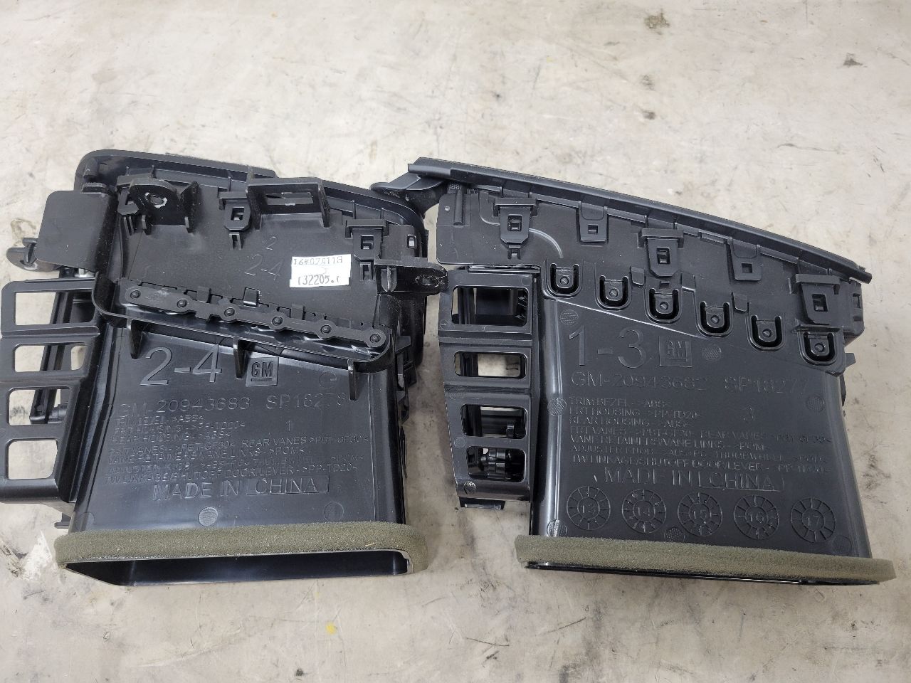 2017 SIERDEN15 SET OF 4 DASH VENTS LH RH 28032 - image 7