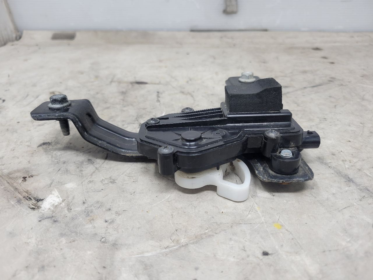 2017 SIERDEN15 TAILGATE LOCK ACTUATOR 84374353 28066 - image 2
