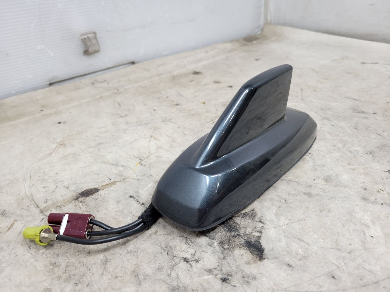 2017 SIERDEN15 SHARK FIN ANTENNA 84081933 GASOLINE 28069 - image 2