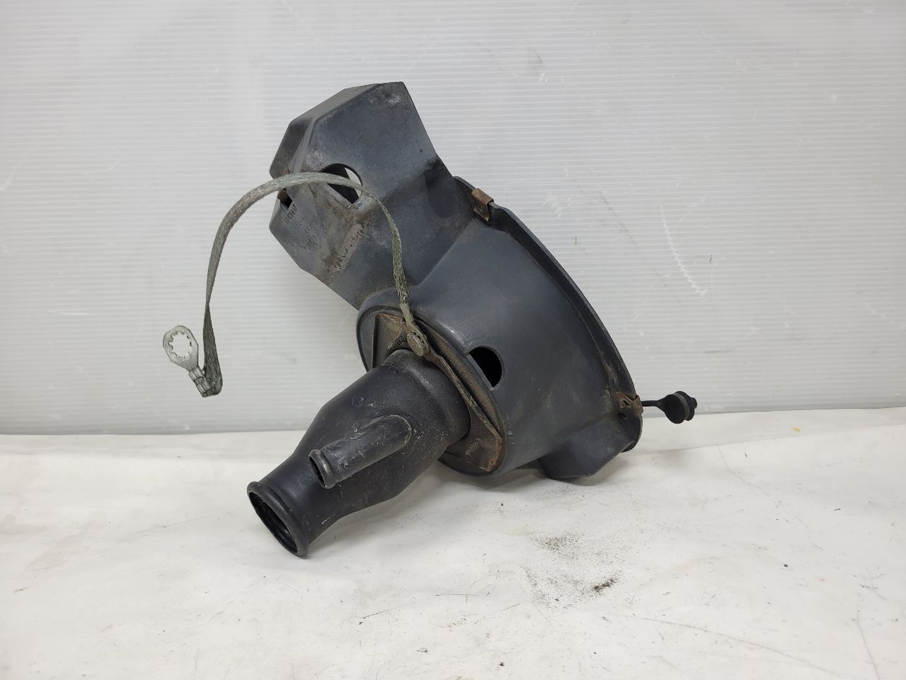 1998 CORVETTE FUEL FILLER NECK & DOOR MOUNT 28104 - image 4