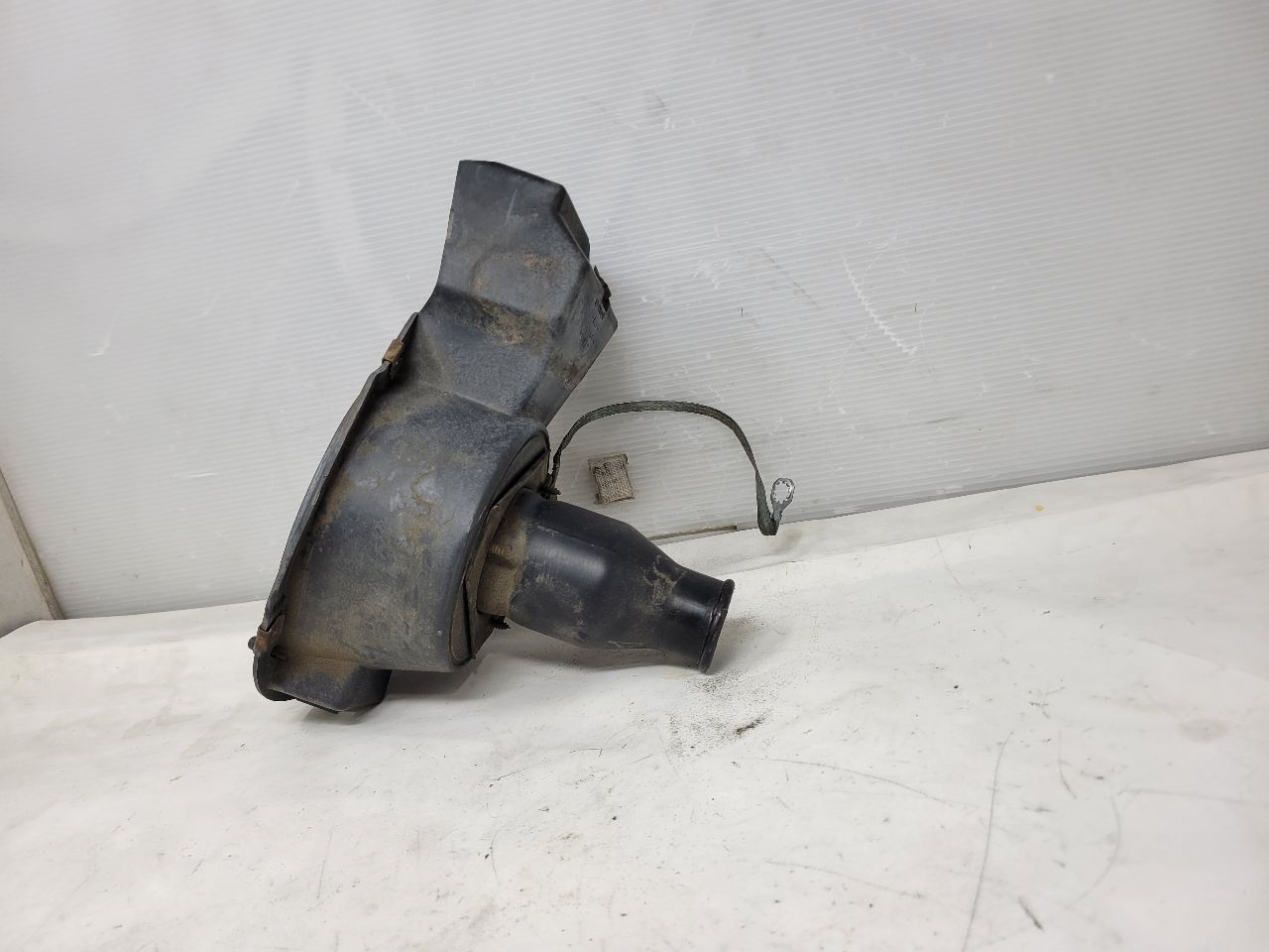 1998 CORVETTE FUEL FILLER NECK & DOOR MOUNT 28104 - image 6