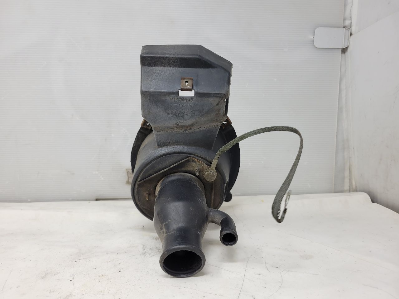 1998 CORVETTE FUEL FILLER NECK & DOOR MOUNT 28104 - image 8