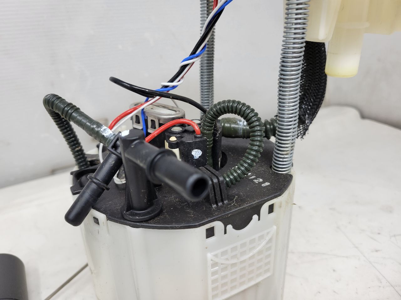 SS 1LE INTANK FUEL PUMP 19K MILES 28110 - image 3