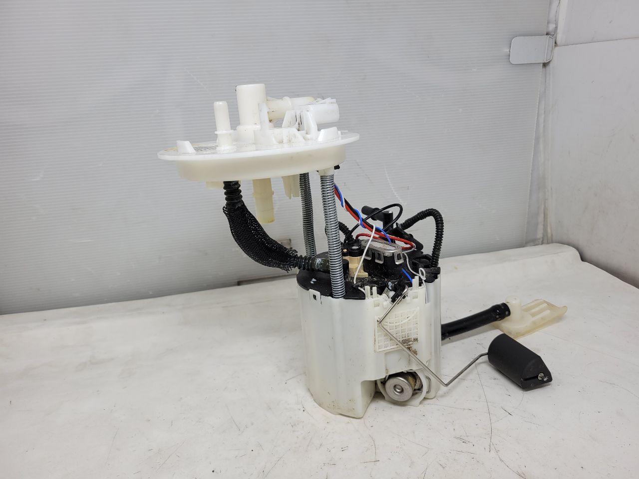 SS 1LE INTANK FUEL PUMP 19K MILES 28110 - image 8
