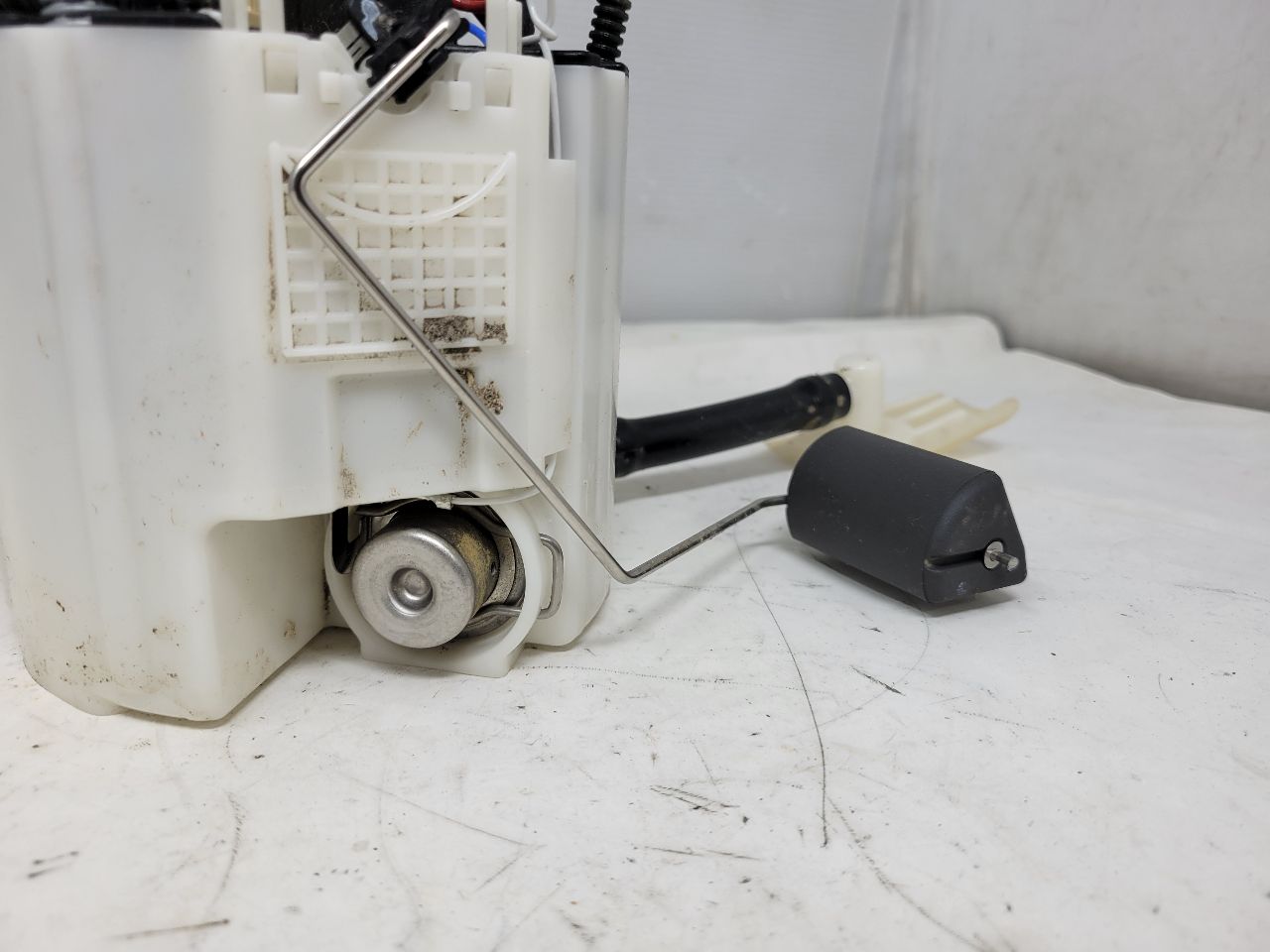 SS 1LE INTANK FUEL PUMP 19K MILES 28110 - image 9