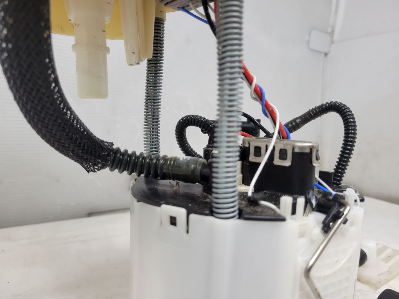 OEM SS 1LE 6.2 FUEL PUMP IN TANK 32K 28123 - image 4