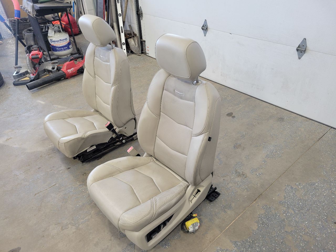 2016 ESCALADE FRONT SEATS, PAIR SHALE / BEIGE 28146 - image 2