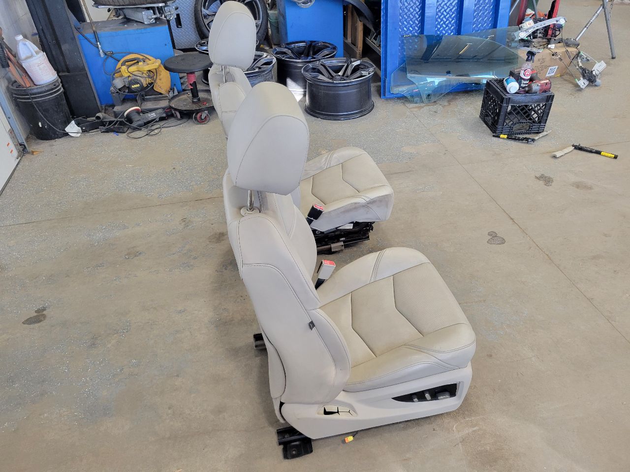 2016 ESCALADE FRONT SEATS, PAIR SHALE / BEIGE 28146 - image 7