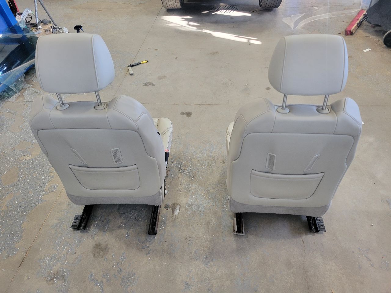 2016 ESCALADE FRONT SEATS, PAIR SHALE / BEIGE 28146 - image 8