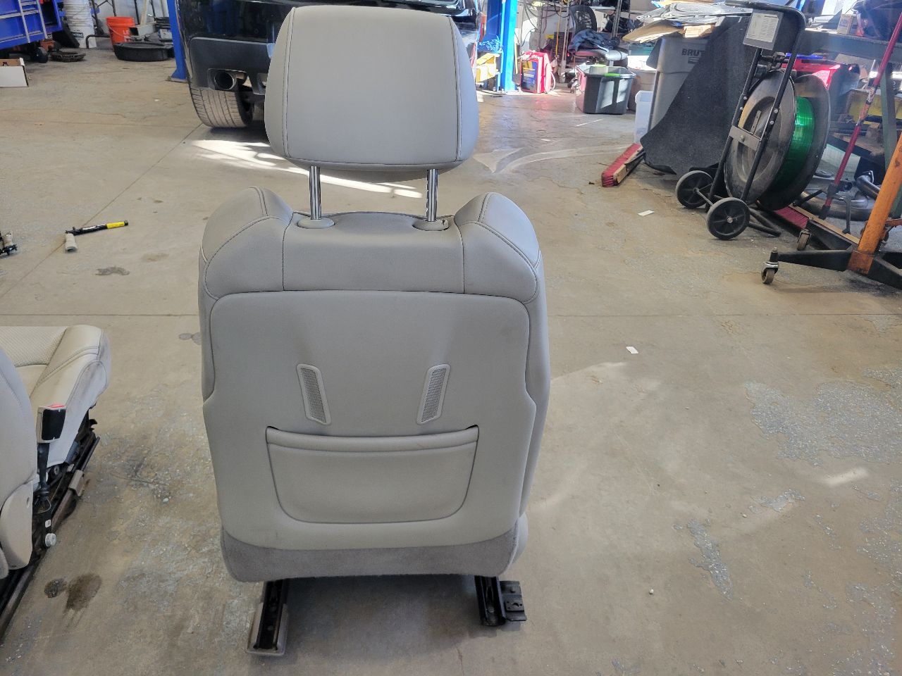 2016 ESCALADE FRONT SEATS, PAIR SHALE / BEIGE 28146 - image 9